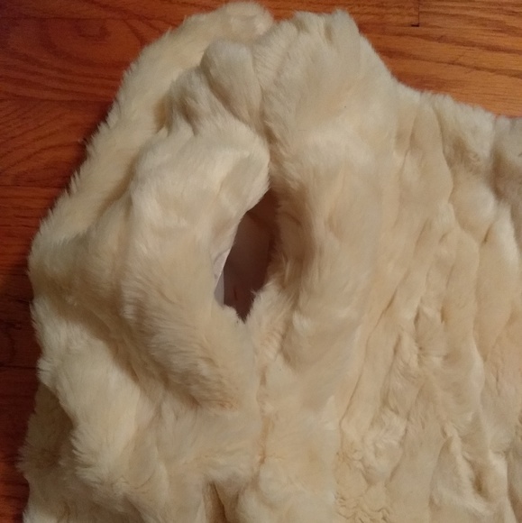 True Love Cream Faux Fur Vest - Picture 2 of 3